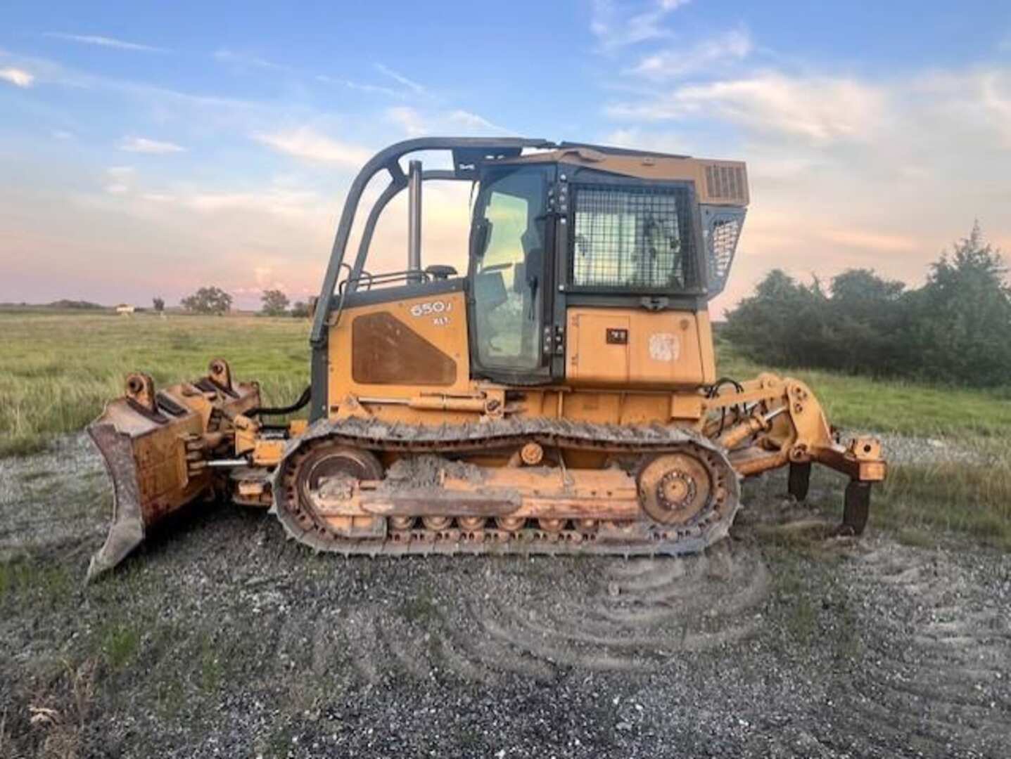 2006 John Deere 650J XLT Crawler Dozer 6-Way Blade, w/ Multi-Shank Ripper